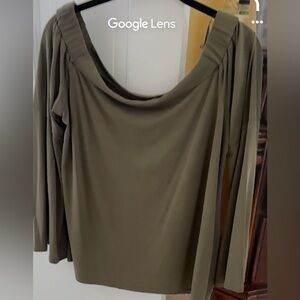 ALYA Boutique Green Bell Sleeve Off Shoulder large